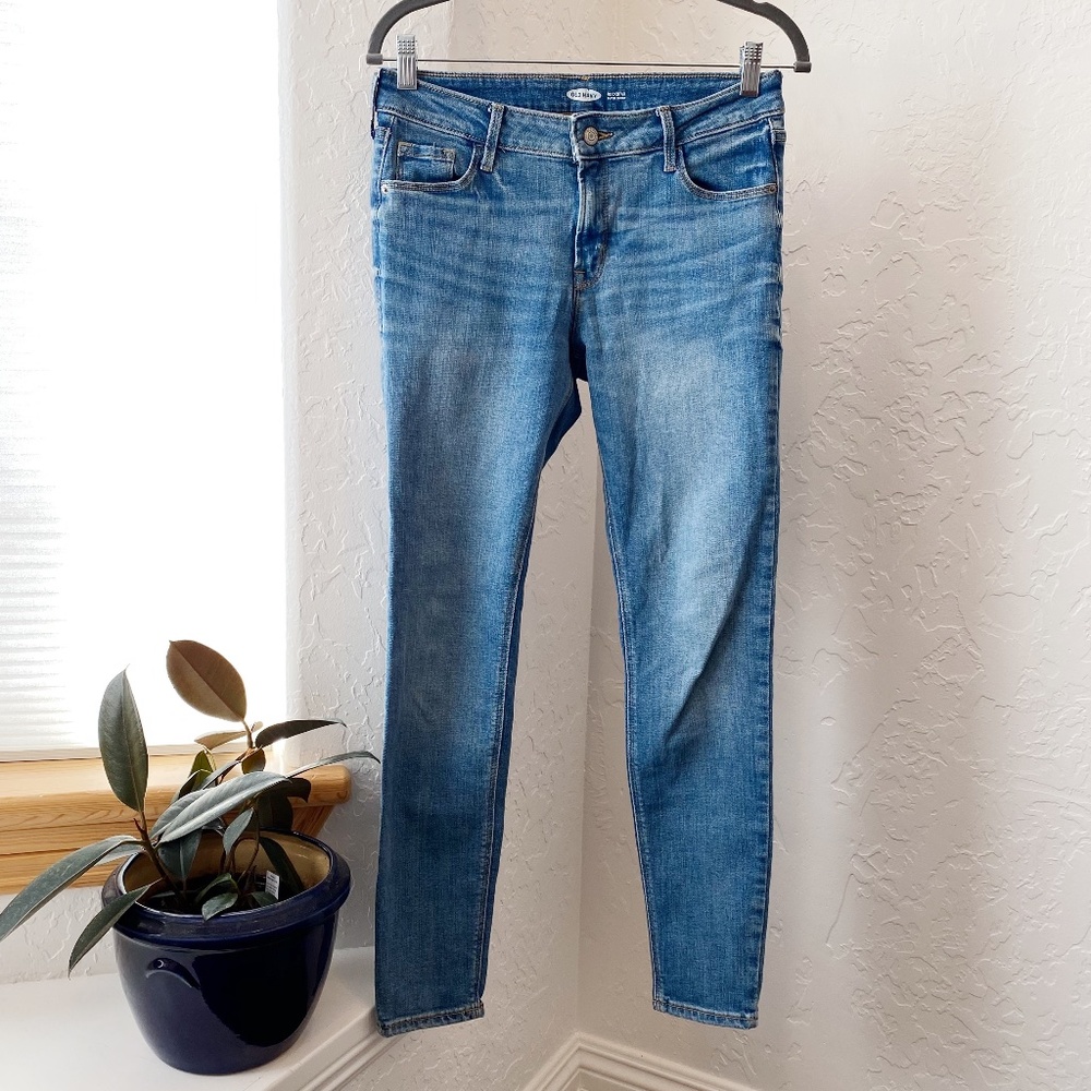 Mid-Rise Rockstar Super Skinny Jeans